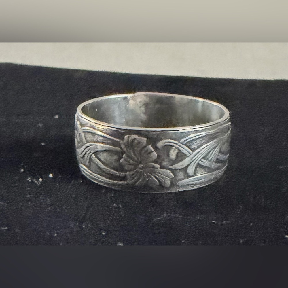 Handcrafted Floral Silver Band Ring - Silver